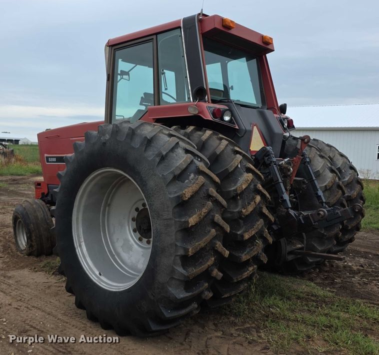 image for item EF3688 1982 International 5288 tractor