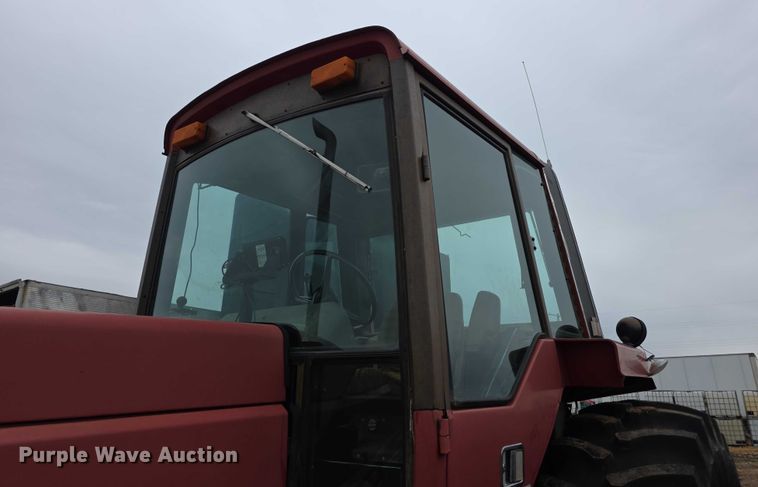 image for item EF3688 1982 International 5288 tractor