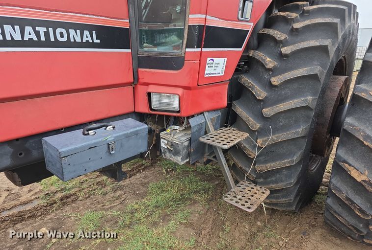 image for item EF3688 1982 International 5288 tractor