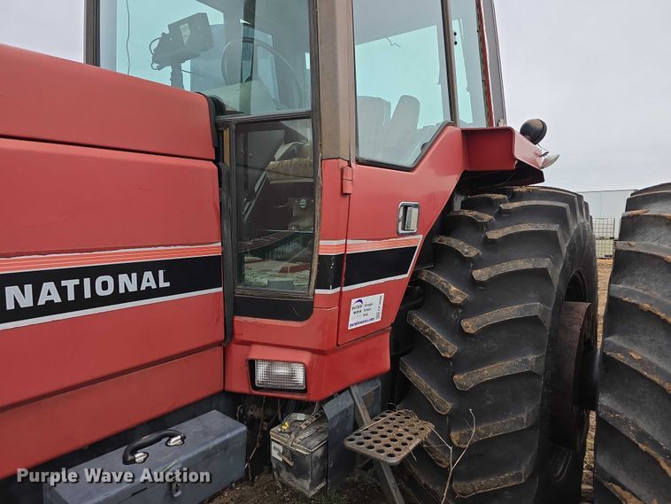 image for item EF3688 1982 International 5288 tractor