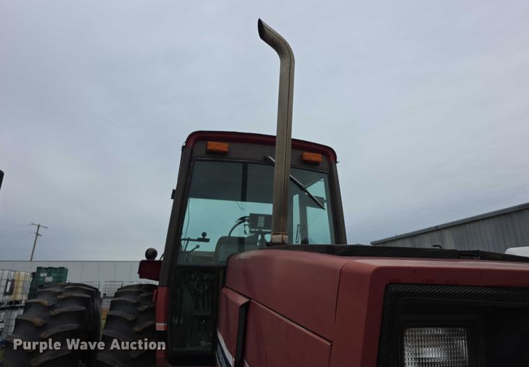 image for item EF3688 1982 International 5288 tractor