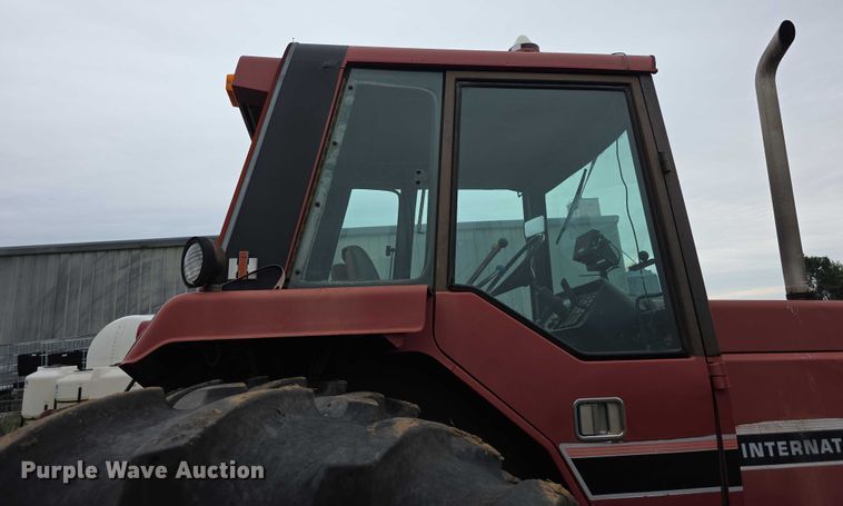 image for item EF3688 1982 International 5288 tractor