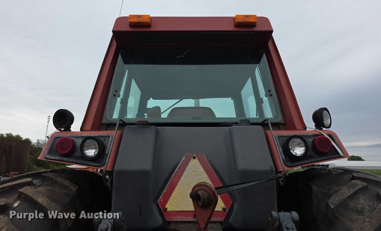 image for item EF3688 1982 International 5288 tractor
