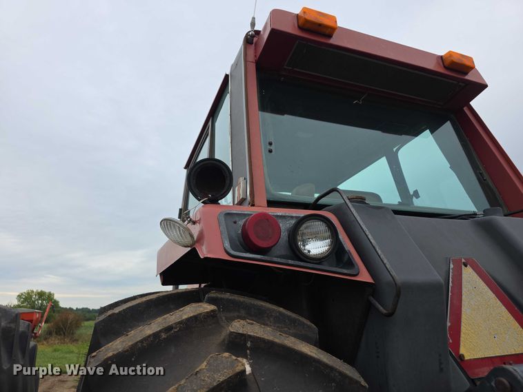 image for item EF3688 1982 International 5288 tractor