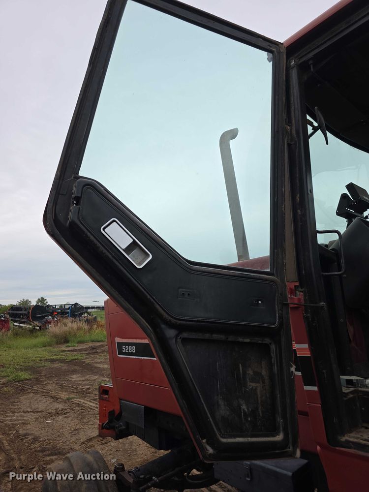 image for item EF3688 1982 International 5288 tractor