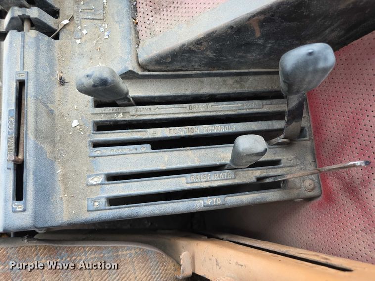 image for item EF3688 1982 International 5288 tractor