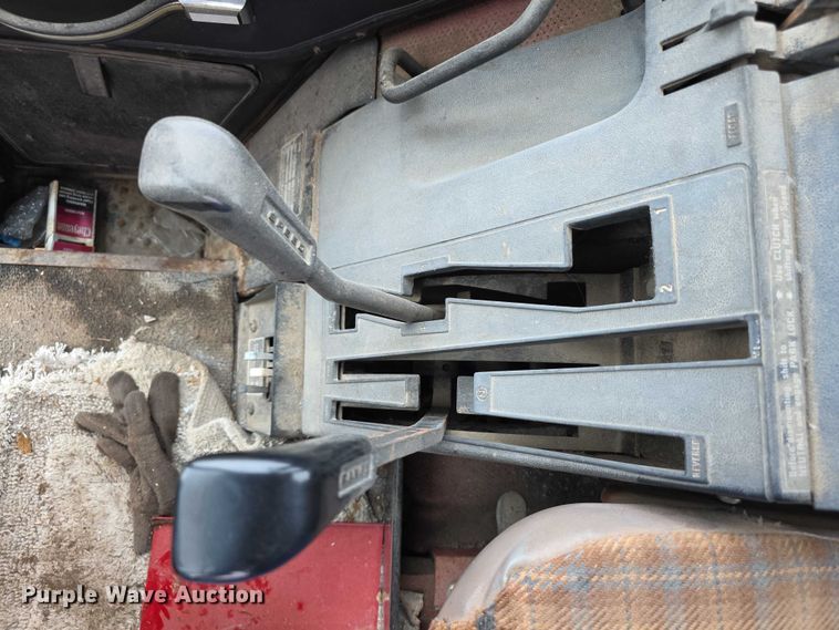 image for item EF3688 1982 International 5288 tractor