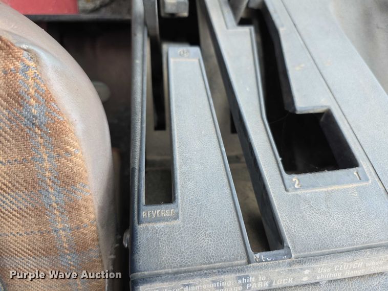 image for item EF3688 1982 International 5288 tractor