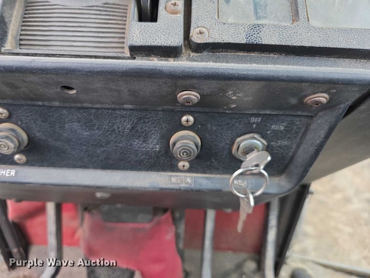 image for item EF3688 1982 International 5288 tractor