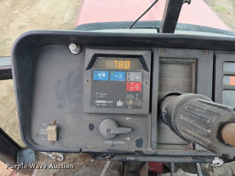 image for item EF3688 1982 International 5288 tractor