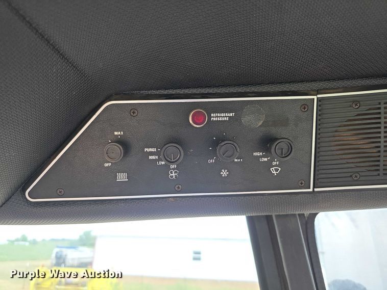 image for item EF3688 1982 International 5288 tractor