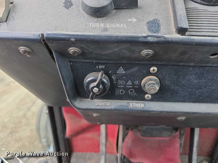 image for item EF3688 1982 International 5288 tractor