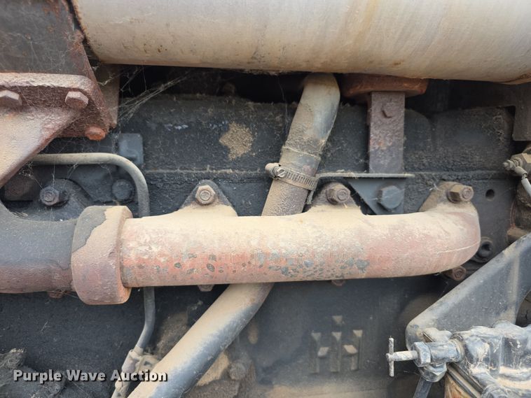 image for item EF3688 1982 International 5288 tractor