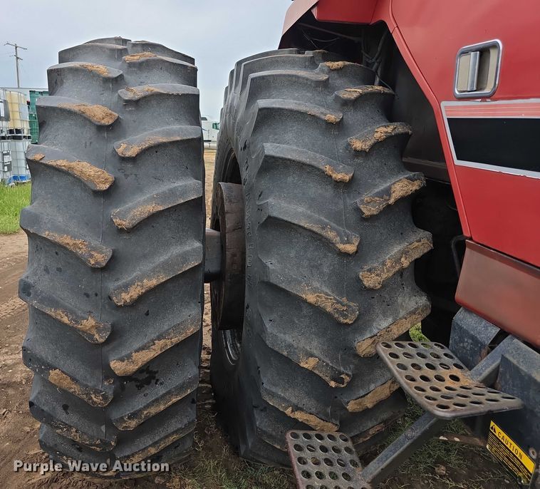 image for item EF3688 1982 International 5288 tractor