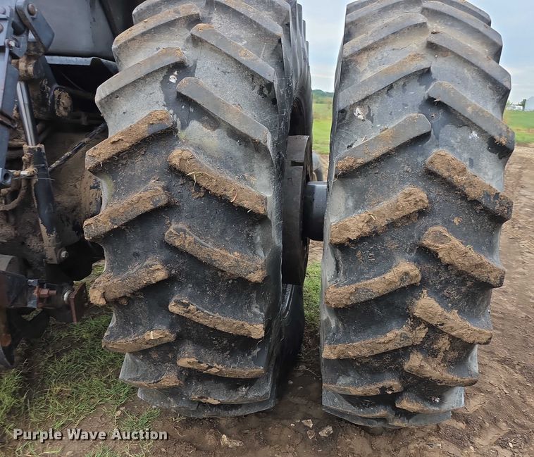 image for item EF3688 1982 International 5288 tractor