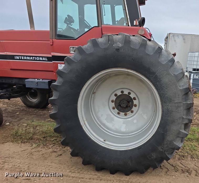 image for item EF3688 1982 International 5288 tractor