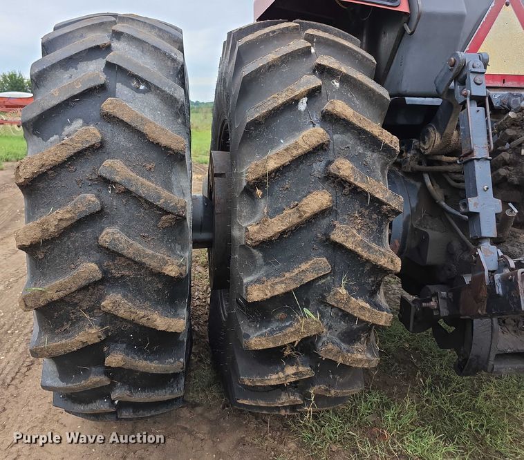 image for item EF3688 1982 International 5288 tractor