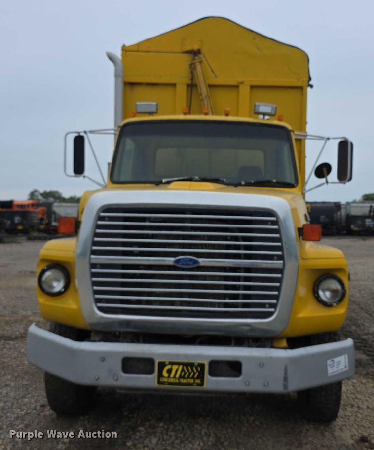 image for item EF3769 1991 Ford L8000 grain truck