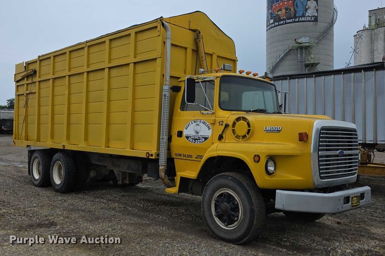 image for item EF3769 1991 Ford L8000 grain truck