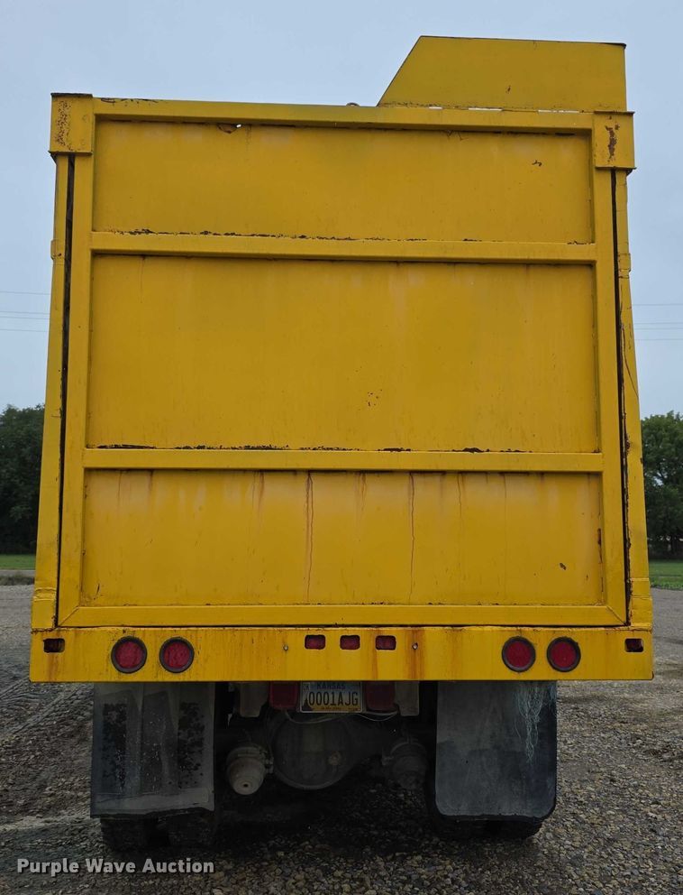 image for item EF3769 1991 Ford L8000 grain truck