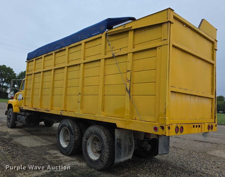 image for item EF3769 1991 Ford L8000 grain truck