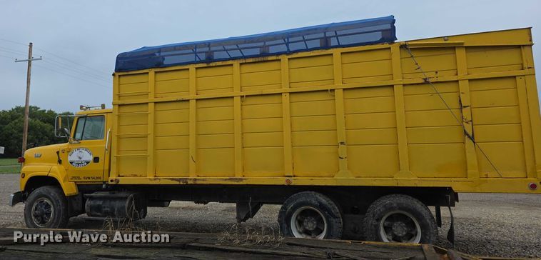 image for item EF3769 1991 Ford L8000 grain truck