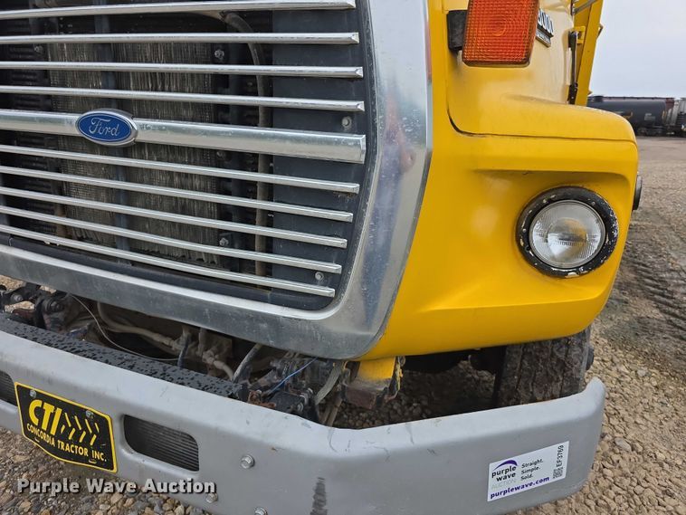 image for item EF3769 1991 Ford L8000 grain truck