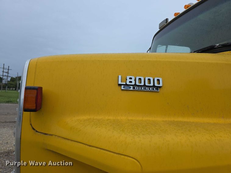 image for item EF3769 1991 Ford L8000 grain truck