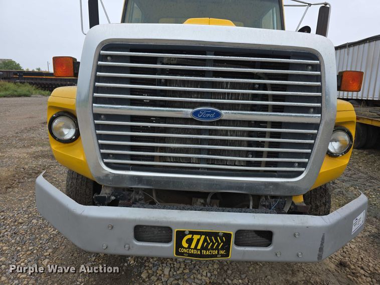 image for item EF3769 1991 Ford L8000 grain truck