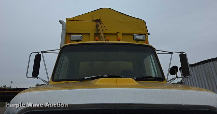 image for item EF3769 1991 Ford L8000 grain truck