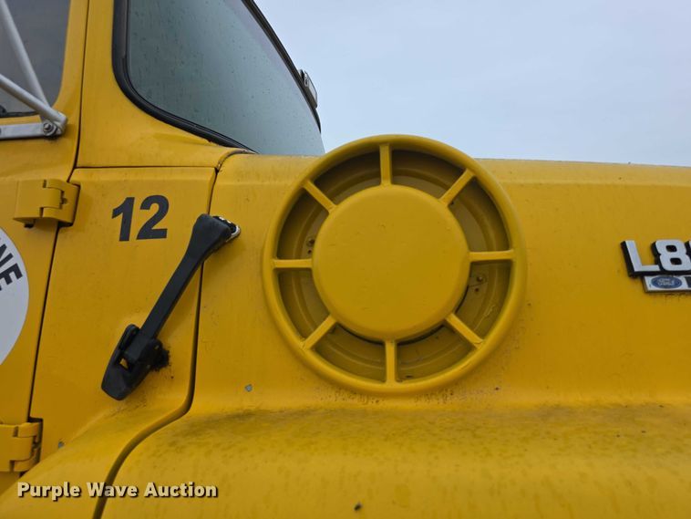 image for item EF3769 1991 Ford L8000 grain truck