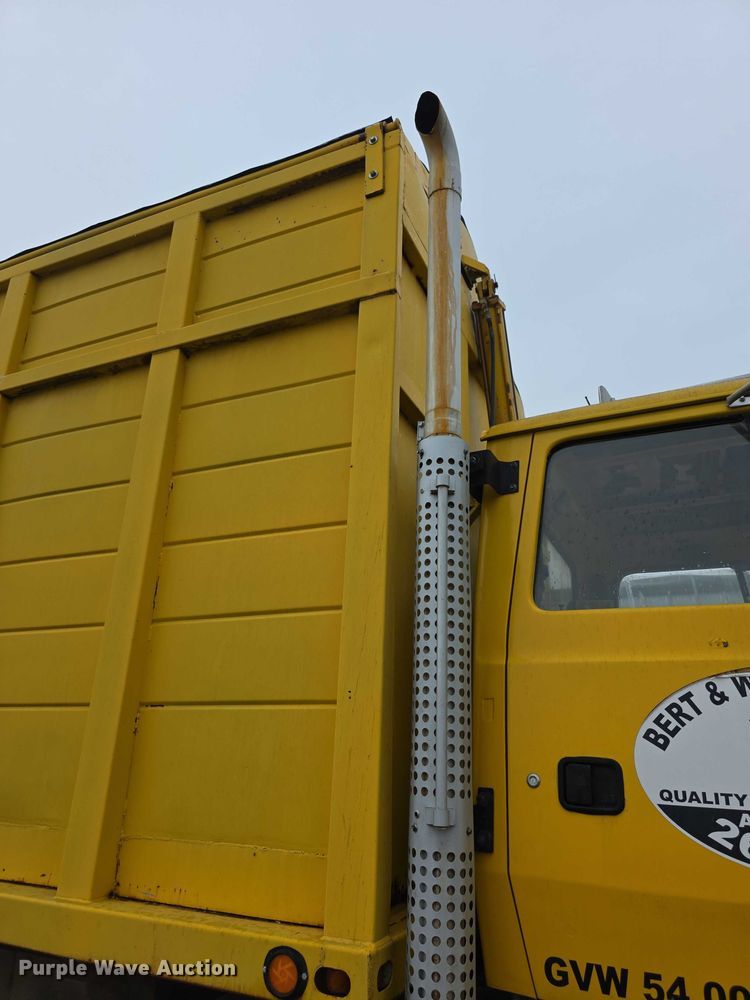 image for item EF3769 1991 Ford L8000 grain truck