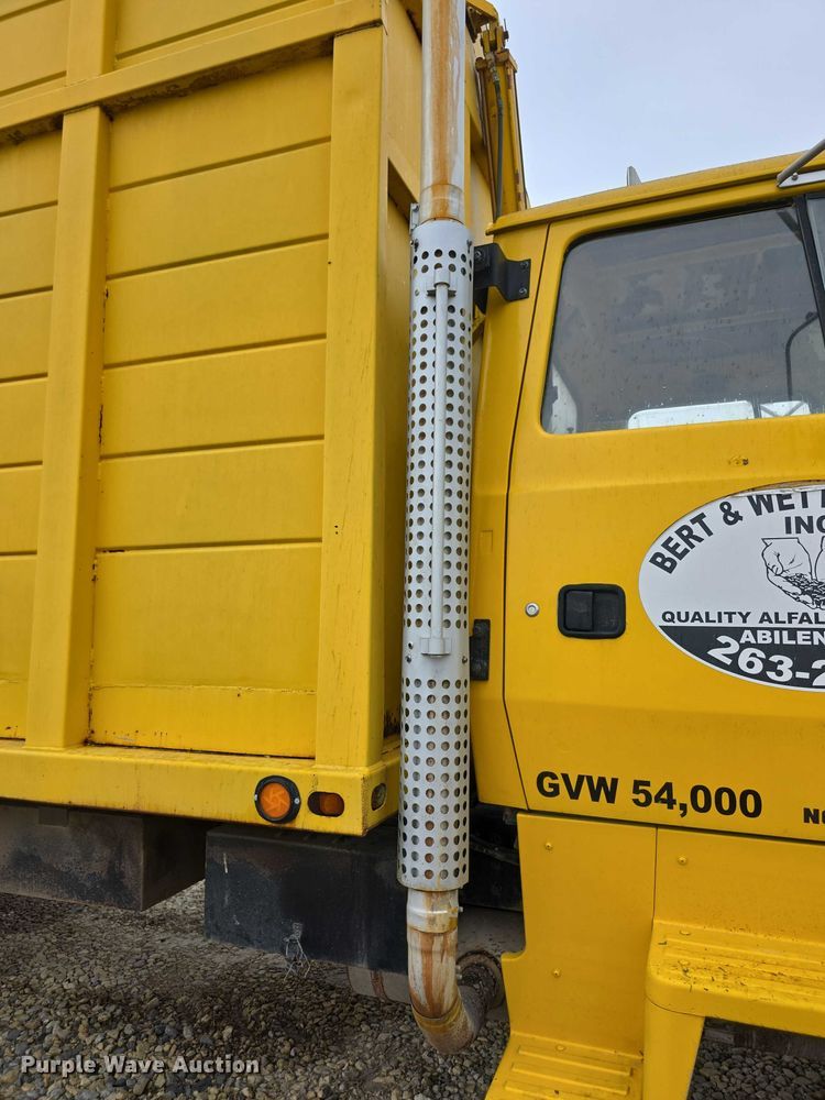 image for item EF3769 1991 Ford L8000 grain truck