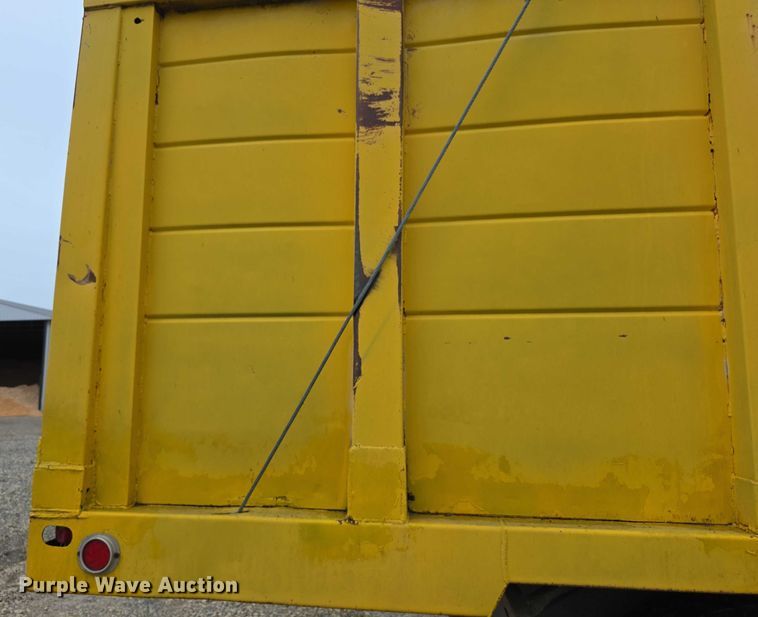 image for item EF3769 1991 Ford L8000 grain truck