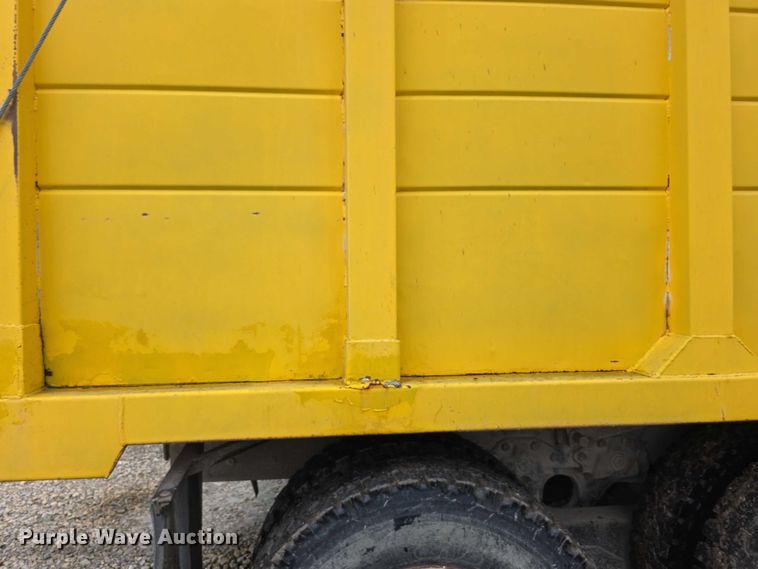 image for item EF3769 1991 Ford L8000 grain truck