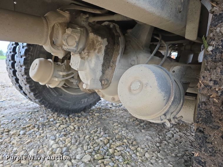 image for item EF3769 1991 Ford L8000 grain truck