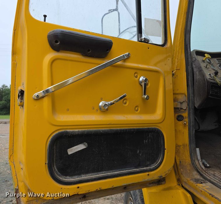 image for item EF3769 1991 Ford L8000 grain truck