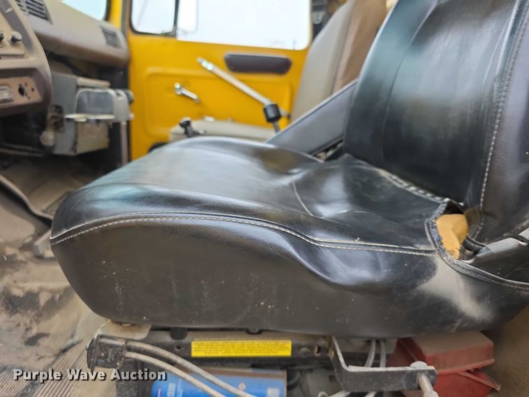 image for item EF3769 1991 Ford L8000 grain truck