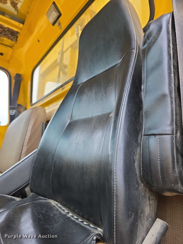 image for item EF3769 1991 Ford L8000 grain truck