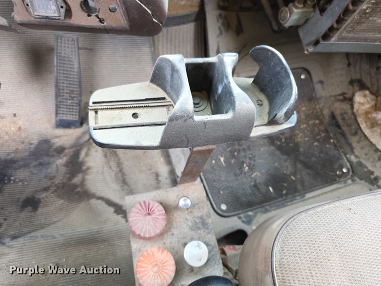 image for item EF3769 1991 Ford L8000 grain truck