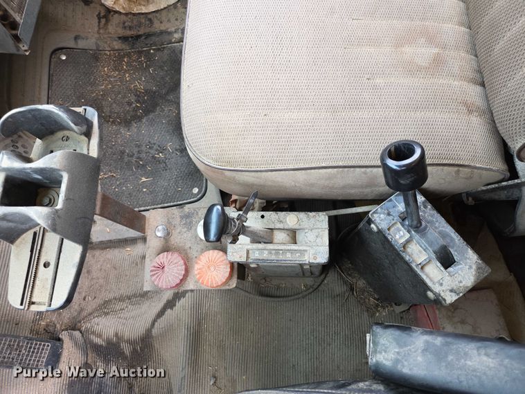 image for item EF3769 1991 Ford L8000 grain truck