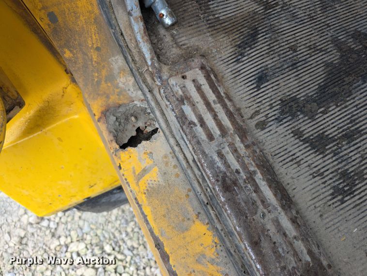 image for item EF3769 1991 Ford L8000 grain truck