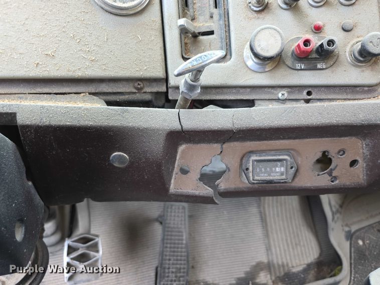 image for item EF3769 1991 Ford L8000 grain truck