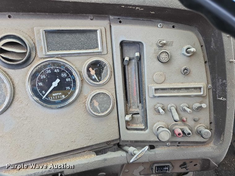 image for item EF3769 1991 Ford L8000 grain truck