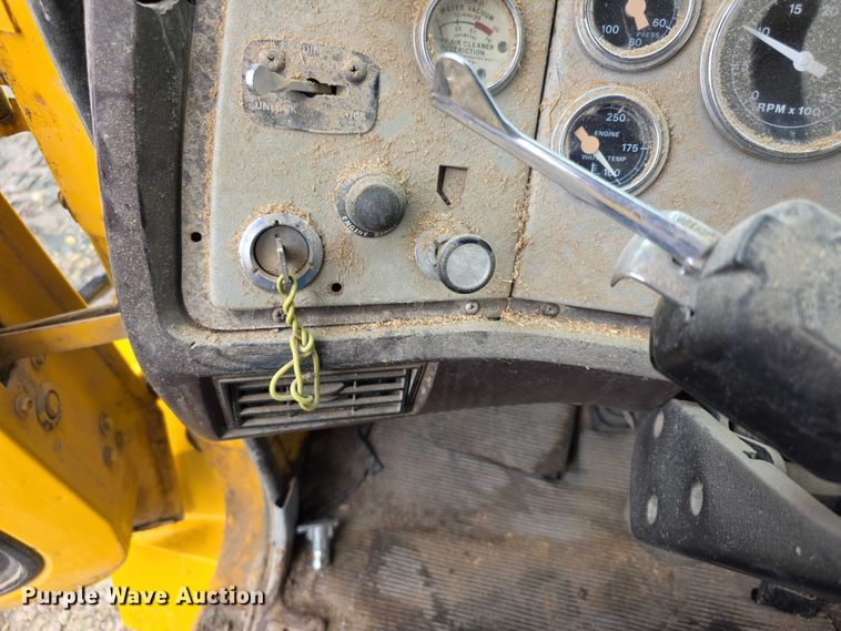 image for item EF3769 1991 Ford L8000 grain truck