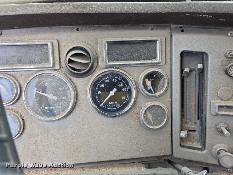 image for item EF3769 1991 Ford L8000 grain truck