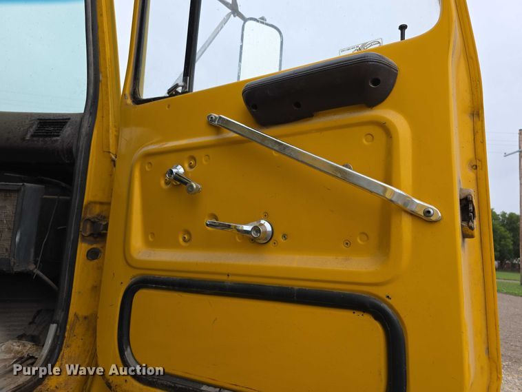 image for item EF3769 1991 Ford L8000 grain truck