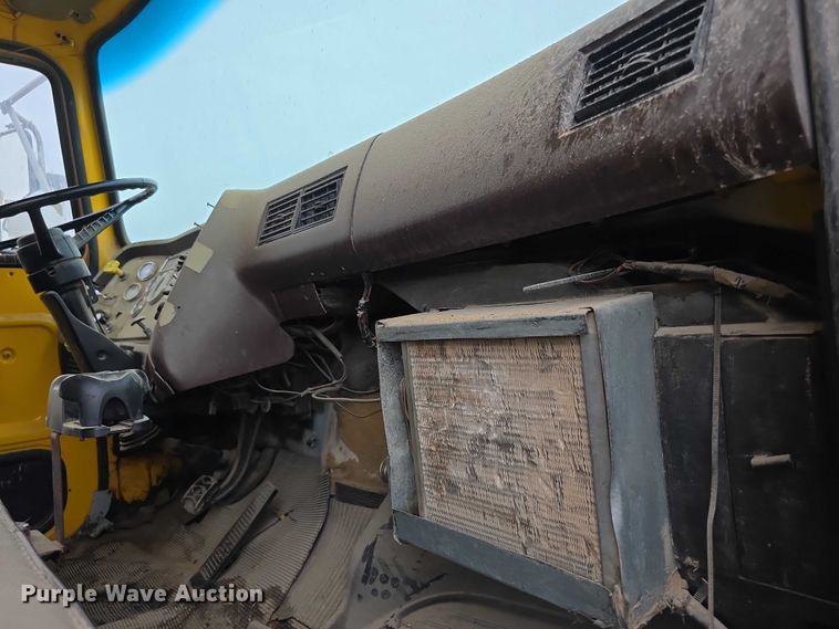 image for item EF3769 1991 Ford L8000 grain truck