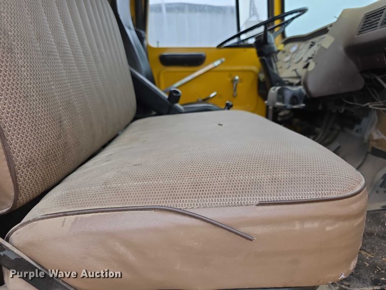 image for item EF3769 1991 Ford L8000 grain truck