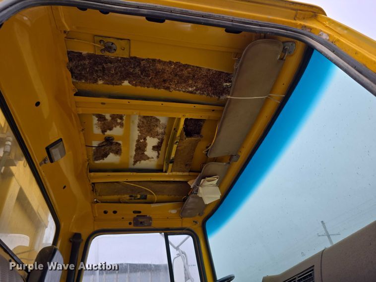 image for item EF3769 1991 Ford L8000 grain truck